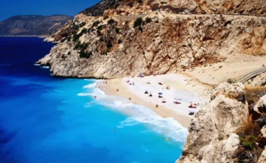 “National Geographic”: Plazhi i Pasqyrave kryeson mes gjashtë resorteve sekrete të Evropës