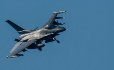 Dërgimi i avionëve luftarakë në Ukrainë, Rusia kritikon vendimin: NATO është një “bandë lufte”