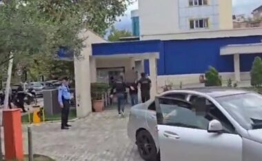 Prezantohej si funksionar i lartë shtetëror, i riu në Tiranë arrestohet teksa po shkonte të merrte paratë