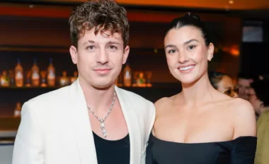 FOTOT/ Martohet këngëtari Charlie Puth, ceremonia zhvillohet në shtëpinë e familjes