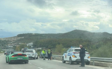 Me shpejtësi skëterrë, makina luksoze aksidenton një tjetër mjet në autostradën Tiranë-Elbasan