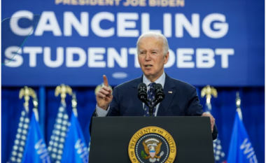 Fushata SHBA/ Biden u fal borxhin studentor 60 000 punonjësve të administratës