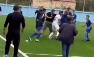 VIDEO / Sherr masiv në futbollin shqiptar, përfshihen dhe prindërit