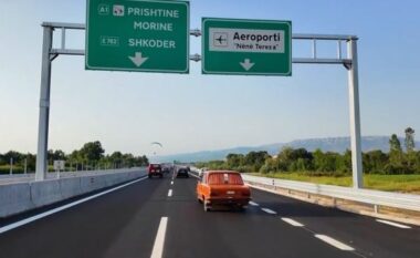 VIDEO/ Hapet rruga për banorët e Krujës dhe Fushë Krujës në autostradën Thumanë-Kashar