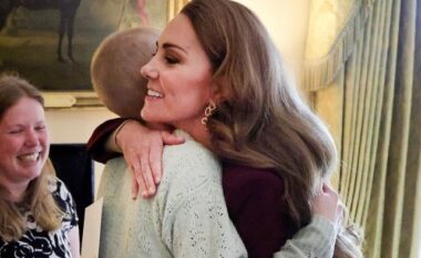 Kate Middleton bëhet “e gjallë”, publikon FOTOT dhe historinë prekëse të 16-vjeçares me kancer