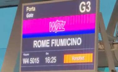 Wizz Air shtyn fluturimin nga Rinasi për në Romë me mbi 6 orë pa dhënë asnjë shpjegim qytetarëve