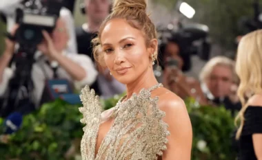 Jennifer Lopez pranon se ishte ‘e frikshme’ të ishe e vetme këtë verë