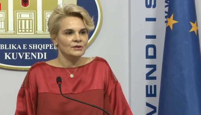 Shpërthen Monika Kryemadhi: Na del një “motër fucker” që e godet në kokë Ilir Metën