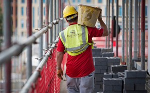 Rreth 40% e të punësuarve në Shqipëri përdorin forcën e krahut, jo të mendjes, rekord në Europë