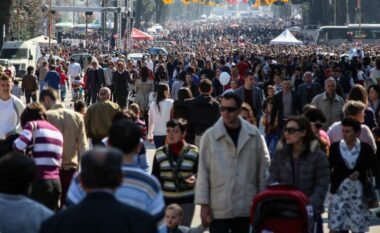 Transformohet struktura e familjes, 343 mijë beqarë në Shqipëri nga mosha 25-59-vjeç, ja kush dominon