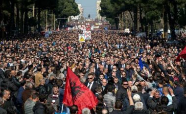 Mosbindja civile/ Opozita proteston sot në të gjithë Shqipërinë, deputetët prijnë protestuesit në 6 segmente kryesore