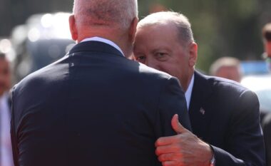 Inaugurimi i xhamisë së Namazgjasë/ Erdogan: Dhuratë e popullit turk për motrat dhe vëllezërit e tyre myslimanë në Shqipëri