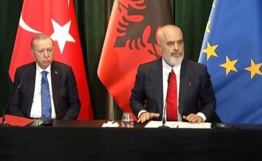 Presidenti Erdogan i dhuron disa dronë kamikazë Shqipërisë/ Rama: S’duhet të shqetësohet askush, ne nuk do godasim askënd