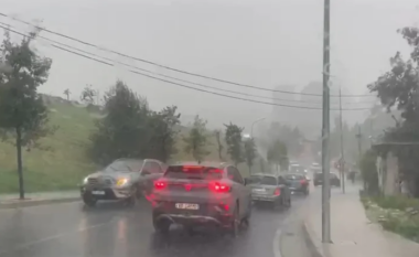 Moti i keq pushton Shqipërinë/ Trafik i rënduar në Tiranë, makinat qarkullojnë me vështirësi