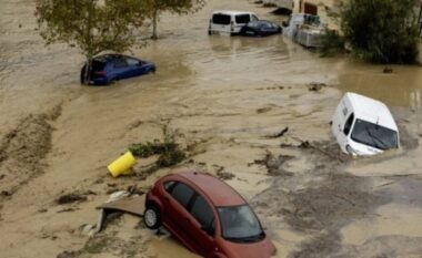 FOTO/ Gjithçka e mbuluar nga balta, pamjet satelitore tregojnë pasojat e përmbytjes në Spanjë