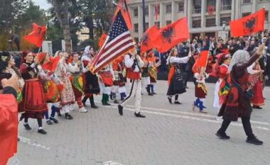 Parada e Shqiptarëve në Tiranë/ Mijëra shqiptarë nga të gjitha trojet parakalojnë në bulevard (VIDEO)