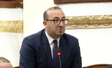 Korreshi batuta në Kuvend: Aman Spiropali na e shty një çikë komisionin, një fshatar i thjeshtë nga Lushnja…