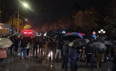 Nis protesta e opozitës, bllokohen 6 akse rrugore në Tiranë