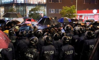 Protesta e opozitës, shkon në 30 numri i protestuesve të shoqëruar në komisariat