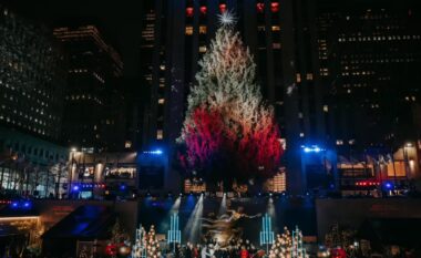 Magjia e festave! Ndizen dritat e pemës së Krishtlindjes në Rockefeller Center