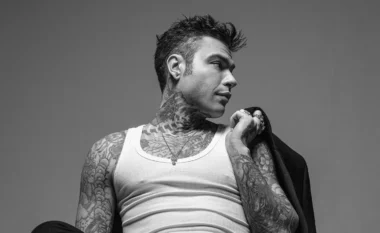 E re në moshë dhe brune! Kush është e dashura e re e Fedez? (Foto)