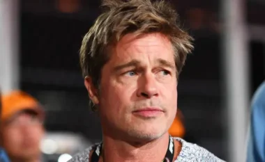 Edhe në dekadën e shtatë, Brad Pitt është një nga meshkujt më tërheqës në botë