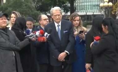 Hoxha i Namazgjasë këndon ezanin, Berisha ndërpret deklaratën për mediat: Do ta respektojmë