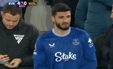 Broja debuton me Evertonin, trajneri Dyche: Ka punuar fort, e meritonte aktivizimin