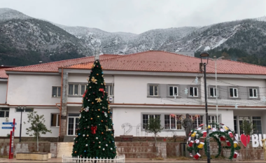 Zbardhet veriu i Shqipërisë, rikthehen reshjet e dëborës në Bulqizë