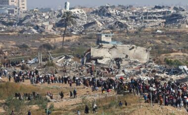 Palestinezët kthehen në Gazë ndërsa Presidenti Trump këmbëngul për largimin e tyre