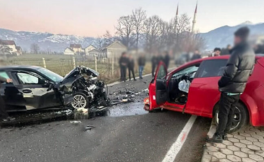 Përplasen dy automjete në Kosovë, pesë të plagosur