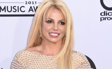 Britney Spears provokon sërish, kërcen me të brendshme dhe çizme në Instagram