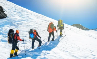 Nepali rrit tarifat për t’u ngjitur në Everest! Çfarë ndryshon nga shtatori