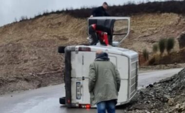 Aksident në Rrugën e Arbrit, lëndohen dy persona (FOTO)