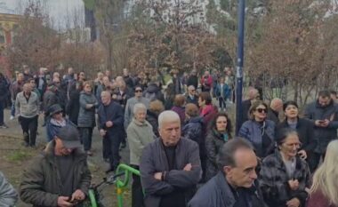 Protesta para Bashkisë Tiranë/ Demokratët bllokojnë rrugën, probleme me qarkullimin e mjeteve