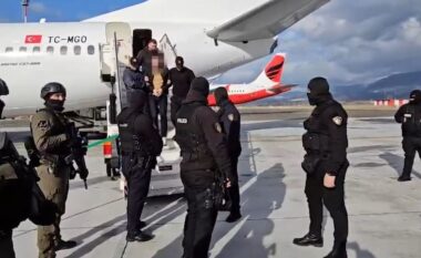 RENEA “blindon” aeroportin, momenti kur zbret në Rinas i shumëkërkuari Dritan Rexhepi (VIDEO)