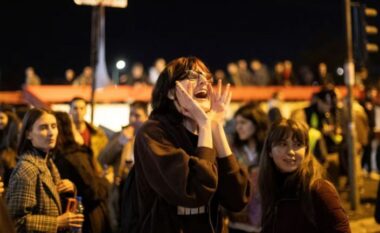 Dorëheqja e Vuçeviçit mund të mos i ndalë protestat në Serbi