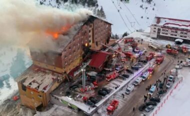 Tragjike në Turqi/ Resorti përfshihet nga zjarri, humbin jetën 10 persona, plagosen 32 të tjerë  (VIDEO)