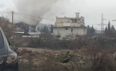 Përfshihet nga flakët një qendër tregtare në Vorë  (VIDEO)