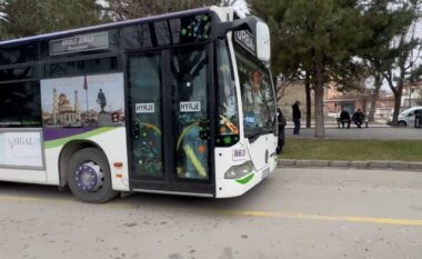 Shtrenjtohet bileta e autobusit në Korçë, zgjatet dhe koha e pritjes në stacion. Qytetarët të revoltuar