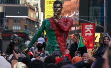 New York feston ditëlindjen e Cristiano Ronaldos me statujën e tij në Times Square