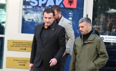 Hetimet ndaj Veliajt/ Sekretari i përgjithshëm i Bashkisë Tiranë, Alban Dokushi paraqitet në SPAK