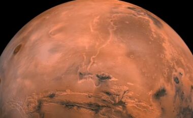 Studimi i ri tregon pse planeti Mars ka ngjyrë të kuqe