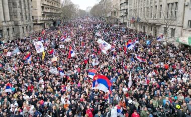 Nis protesta masive në Beograd