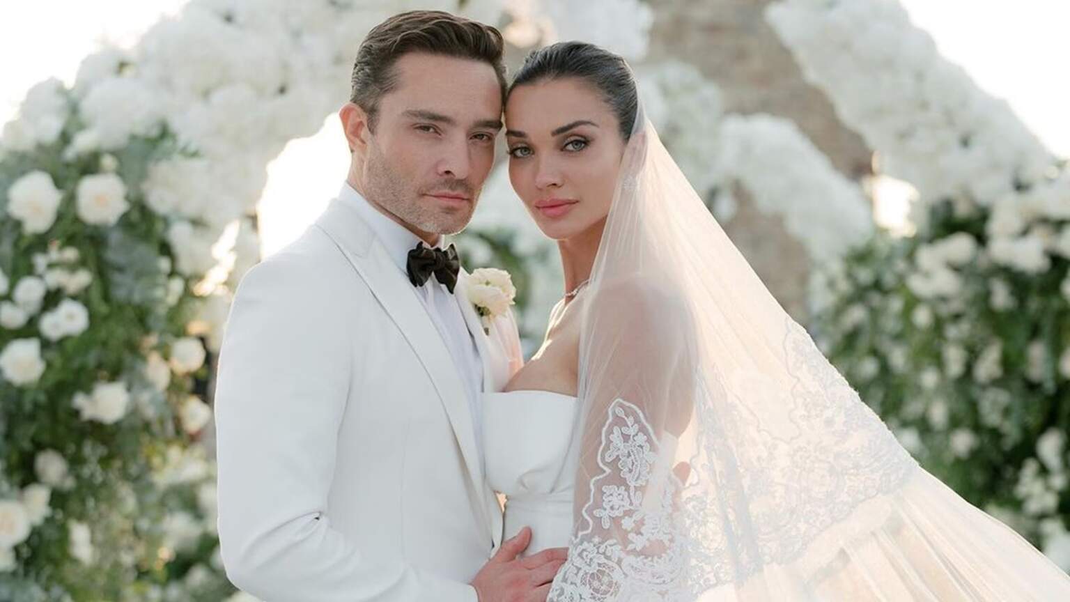 Ed Westwick dhe Amy Jackson bëhen prindër për herë të parë 