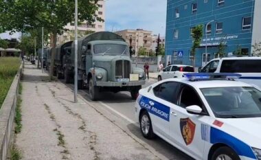 Nën masa të rrepta sigurie, mbërrijnë në Durrës materialet zgjedhore