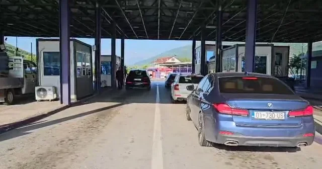 Temperaturat e larta, fluks udhëtarësh në pikën kufitare Morinë-Vërmicë, lëvizja e lirë ka shmangur krijimin e radhëve të gjata
