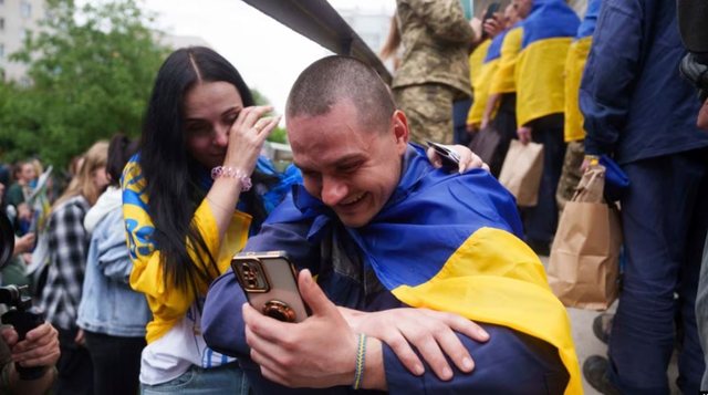 Për herë të parë pas tre viteve lu të  Rusia dhe Ukraina kompletojnë këmbimin më të madh të të burgosurve