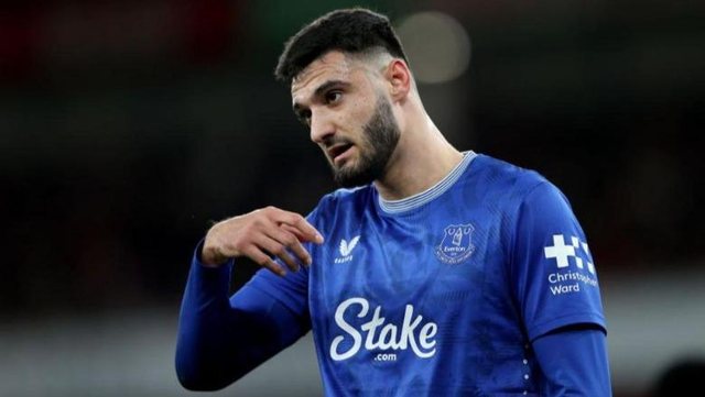 ZYRTARE/ Evertoni vendos të kthejë Armando Brojën te Chelsea