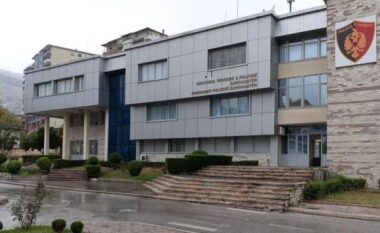 Akuzohet se braktisi makinën me 2 klandestinë në Memaliaj, në kërkim 30-vjeçari